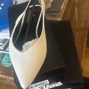 SOLD- Lulus flat pointed shoes 6.5